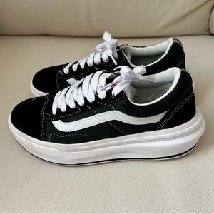 Vans Old Skool Overt CC Sneaker Women’s US 9